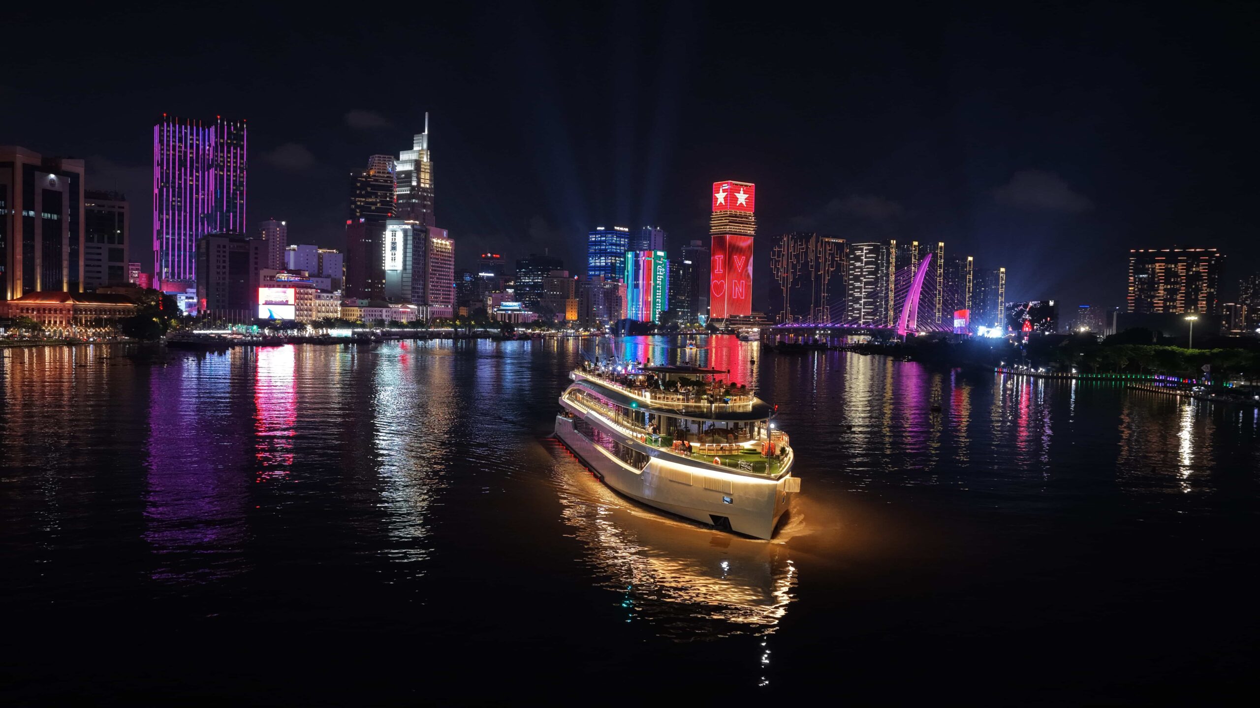 DU THUYEN ELITE OF SAIGON scaled