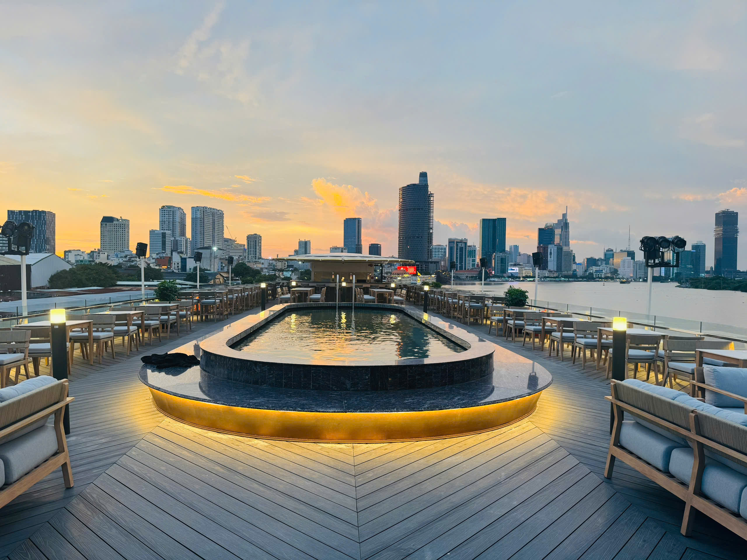 TONG THE SAN THUONG ELITE OF SAIGON