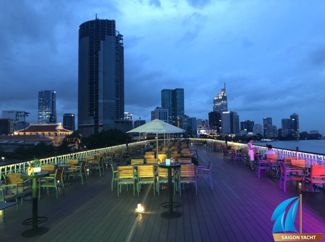 to chuc tiec tau sai gon 5456